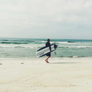 AquaMobile Swim's surfing safety tips: stay with your board