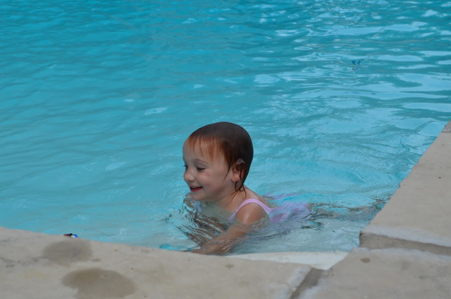 best age to teach a child to swim, swimming lessons, swimming lessons for kids
